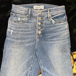 Light wash skinny jeans.